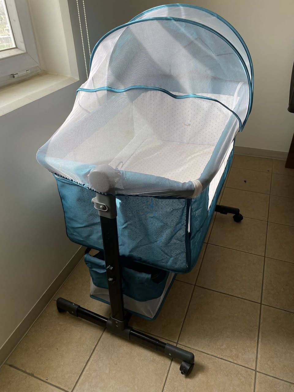 للبيع كاروك
هزاز +متحرك مع الدوشك
وينفتح يصير مع مستوى جربايه الام 
٣٠ الف
***********
