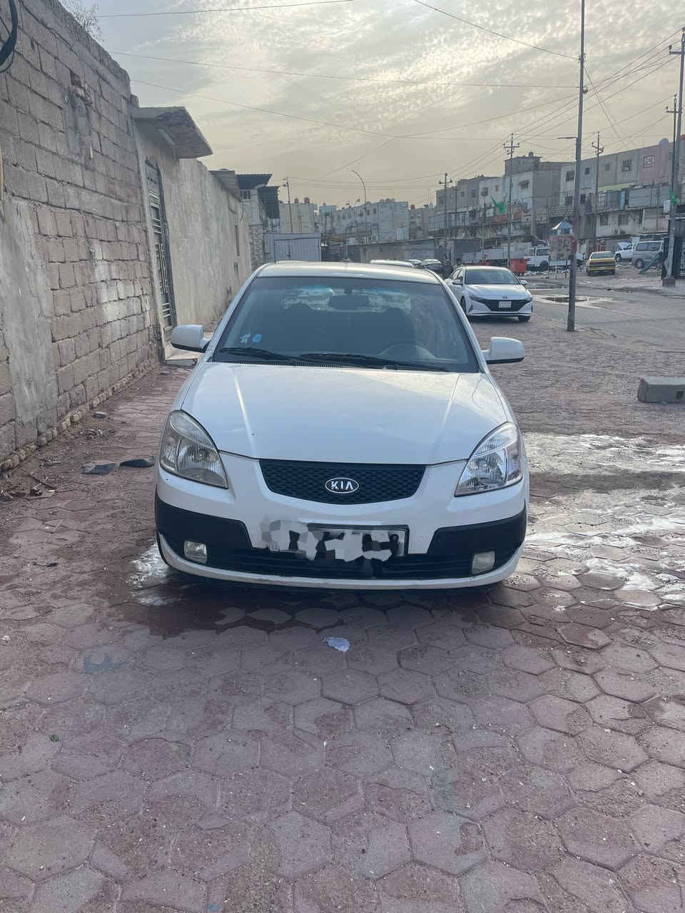 السلام عليكم كيا ريو مديل2010 السياره مكينه 1600 تبريد حداده مكينه كير كله كفاله السياره غرفته طك كارتون بيه ارقام اصليه بدون سنويه السياره جديد كلش المكان البصره ***********
