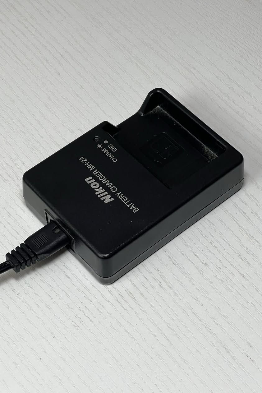 كامرة نيكون d5300 بحالة كلش زينة والحساس نظيف مية بالمية هو والعدسة والشاشة

والكامرة غنية عن التعريف ٢٤ ميكا بكسل وشاشة قلاب وفوكس ٣٩ نقطة

وياها :
جنطتها
حزام مالتها وياها حزام اضافي عملي اكثر
بطاريتها وياها بطارية اضافية
جهاز قراءة sd card للاندرويد وللايفون
ادوات تنظيف العدسات والمستشعر
القبقات مالتها كاملة وياها
وياها القبق مال المنظار ولزكة للشاشة حماية من الخدوش
شاحنة وياها للبطارية
و اكيد وياها sd card حجم ٣٢ كيكا

كل هذا بسعر ٣٧٥ ومستعجل ع البيع

***********
