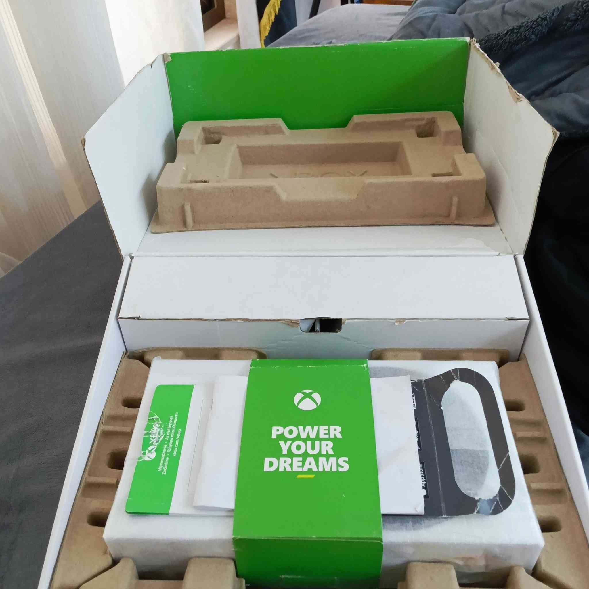 XBOX SERIES S WHITE .....WITH AN EXTRA JOYSTICK
إكس بوكس سيريس إس ابيض .......مع جويستك اضافيه يعني 2جويستك 
ذاكره 512
يدعم 120فريم 
الجهاز نضيف ما مفتوح استعمال قليل 
الجهاز اصدار 2023
معا كامل ملحقاته 
سعر 400مابي مجال 
للتواصل عبر الإنستا أو ادخلي خاص 
انستا👈b4xb.7


**إذا كنت صاحب هذا الإعلان وتريد حذفه لأي سبب، رجاءا أرسل رسالة إلى الدعم الفني**