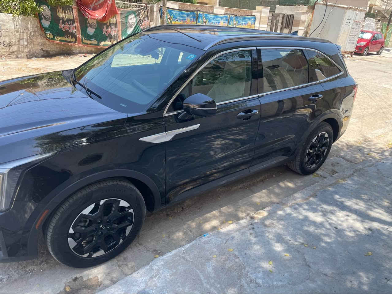 السلام عليكم 
سورنتو للبيع موديل ٢٠٢٤ 
وارد امريكي السياره حادثهه 
تقرير بدون قطره ماء او تبديل
نطخت عندي باب السائق ونصبغ 
موصفات 
شاشه 
 فول تحكم 
داخل ابيض جلد 
تدفئه كشنات 
محرك ٢٥٠٠
سبعه راكب 
صور الحادث ورقم الشاصي موجودات ويه الصور 
العنوان بغداد 
السعر 235 وبيه مجال 
وهذا رقمي السياره بسمي 
*********** بغداد, العراق
