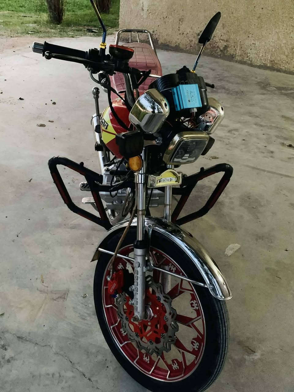 سلام عليكم
دراجه سفان للبيع 2️⃣0️⃣2️⃣4️⃣
اوراق اصولي مكفوله كفاله عامه
جهاز تشغيل عن بعد 
تايرات جدد 
سماعت بلاتوث 
محرك ما مفتوح
درع حمايه 
دراجه كامله كرهباءيات كامله ربع ما تصرف عليه 📌مكان قرب مطار الصويره  للستفسار الاتصال على الرقم 📞***********
