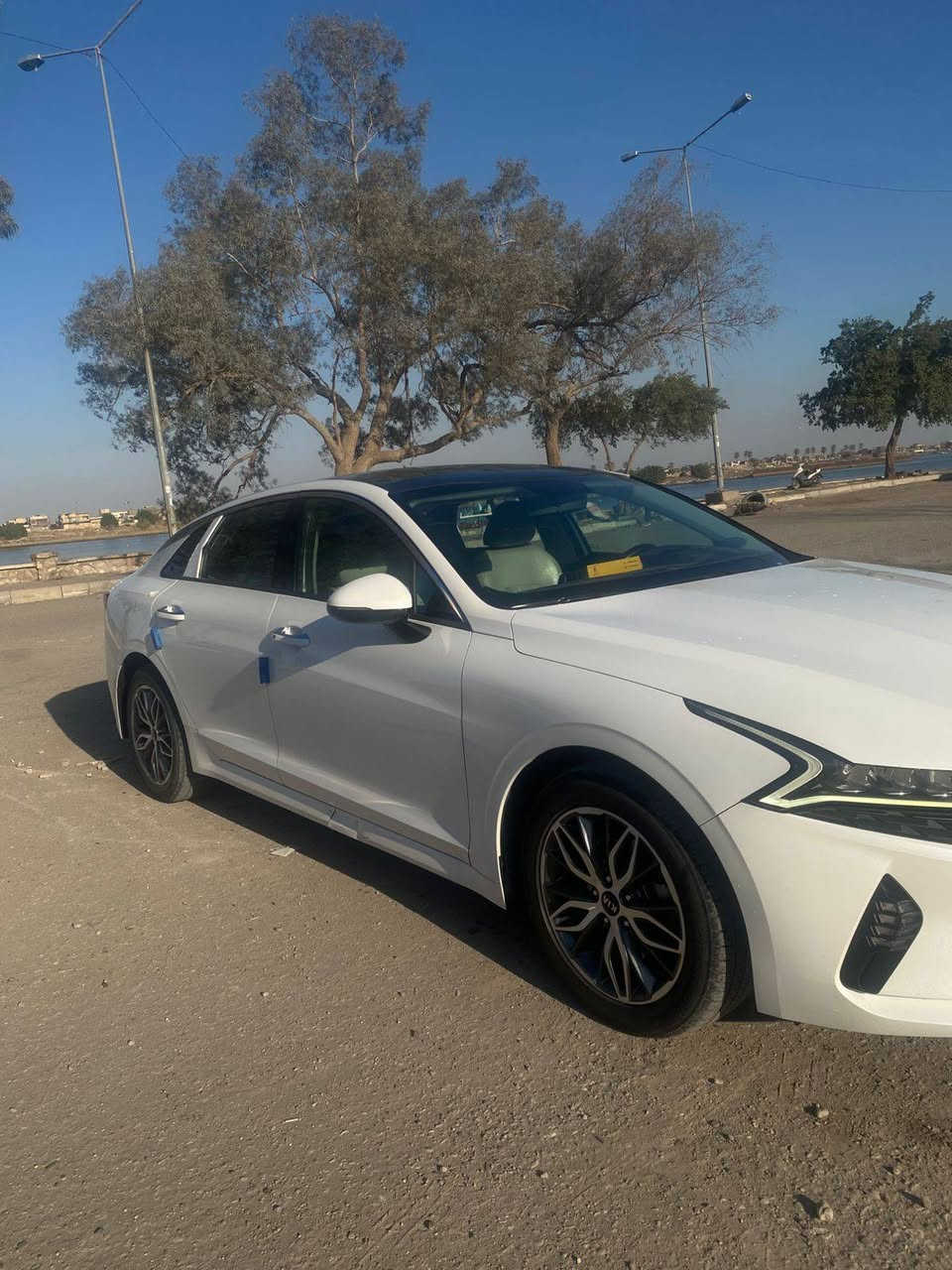 كي فاي 2021السيارة كفاله عامه من الضربه والصبغ بيه بارد قليل خليجي السيارة جديده كلش محرك 2000 السيارة مال بيت ما متعوبه البصرة كرمة علي رقم الهاتف *********** السعر 187 وبيه مجال فول موصفات البصرة, العراق
