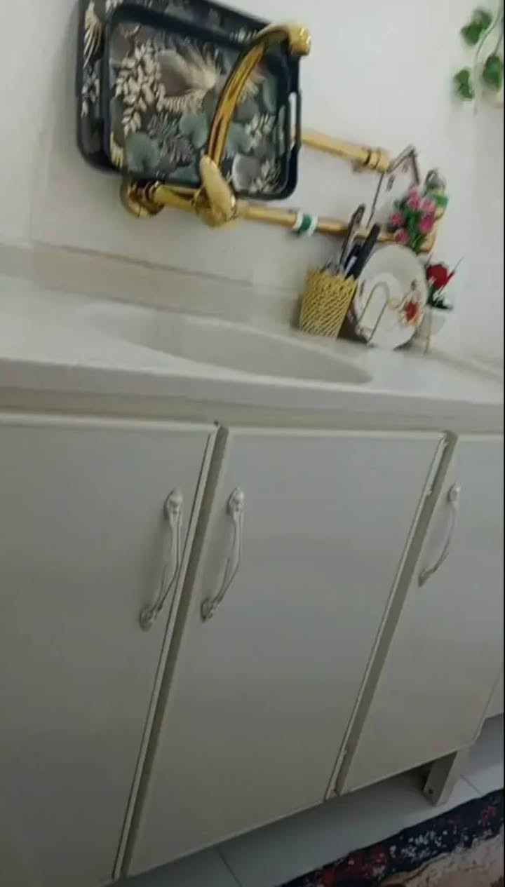 كاونتر المنيوم جديد  مترونص3قطع سعر225الف للحجز واتساب  ***********
