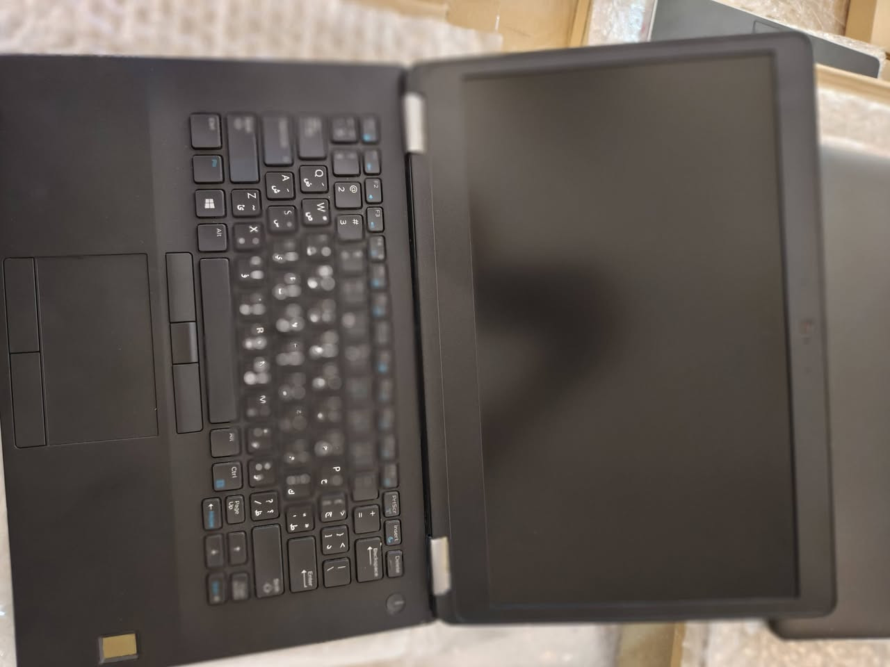 سلام عليكم (للبيع)
موصفات:

1. *الموديل*: Dell Latitude E7470 - حجم الشاشة 14 بوصة
2. *المعالج*: Intel Core i7 الجيل السادس 6TH
3. *الذاكرة العشوائية RAM*: 8GB
4. *التخزين*: 256GB SSD 

الحاسبة من فئة الأعمال Business Laptop وخفيفة ومناسبة للشغل المكتبي والبرمجة الخفيفة والدراسة. الجيل السادس مو الأحدث
سعرها ٢١٠وبيها مجال بسيط 
مكاني شارع المدينه عامود ١٤
رقم الهاتف للتواصل واتساب ***********
