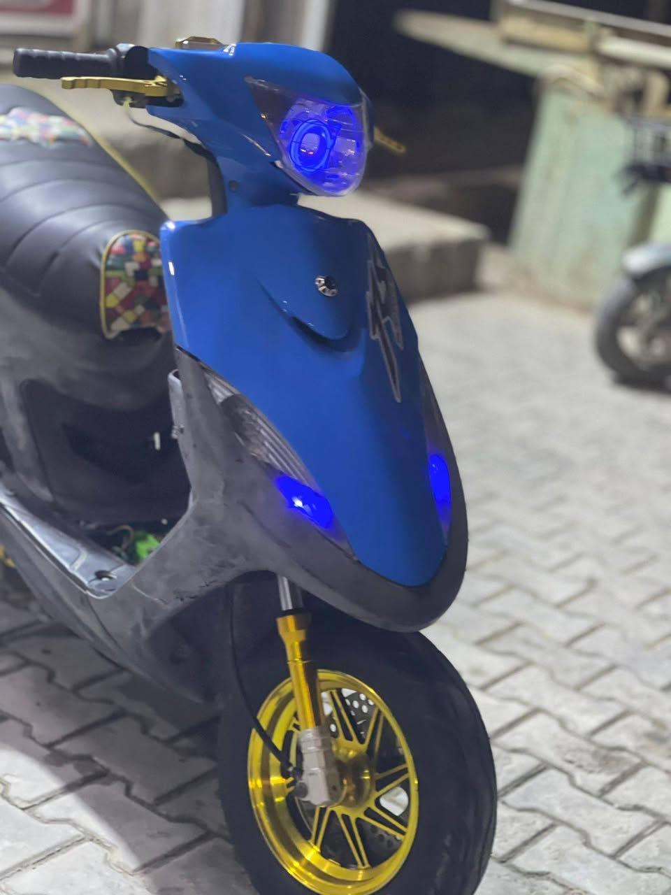 سلام عليكم ماكس  عدله  بوشه 55بيه تزويد هواي كلجات WF قبق عنبار يدات بريك رياضي دبلات امامي خلفي رياضي كلهن شغالات عدسه لايت سبع الوان وياله  رياضي كشن رياضي اصلي بك لايت مشمشي اربع ولفات قاعده رقم + بيه صالصنه صجميه  دشبول الكتروني الاصلي يقره سرعه ول بانزين كله شغال اشاير عالي ناص كهرباءيات كله شغاله نظافه حاله حال الصوره وبعد شغاله نكره سلف قبق هندر موجود انضف لا نضوح لا تنقيص لا تبخير شلعه ومعدل شرط 110 سعر 650 وبيه مجال عنوان حله ابو خستاوي ***********
