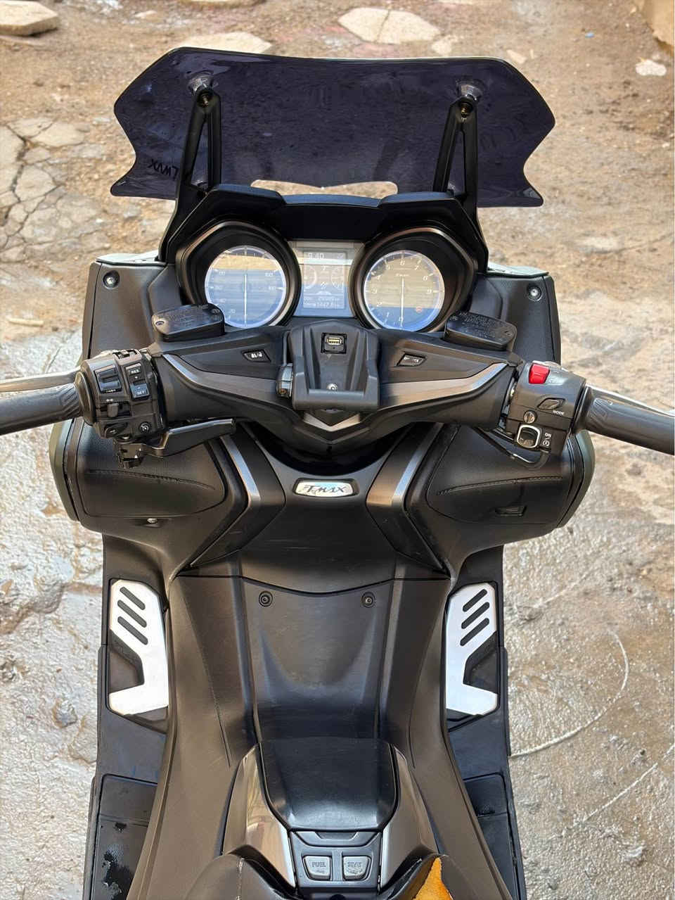 T-max560 -2021
ماشيـة(30km)
كفرات تجاري اصليااتت!
مكينة مكفولة كفالة عامة 
كلج والوسط اصلي

صالنصة تختلف على البلصور حالياً بيها بلادية بس مؤقته مؤوووقته شكله تعبان. 
مراوس | بـيـع شعندك نـزل. 

مكان بغداد •
تفاصيـل اكثر واتسـاب
*********** بغداد, العراق
