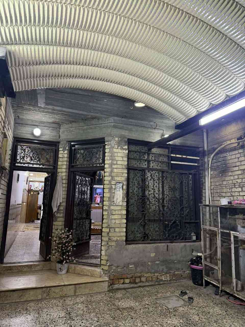 بيت للبيع ١٠٠ متر في حي الرحمه الوجهه ٥ متر والنزول ٢٠ متر الاستفسار الاتصال الرقم *********** علمأ غير متواجد على الفيس
