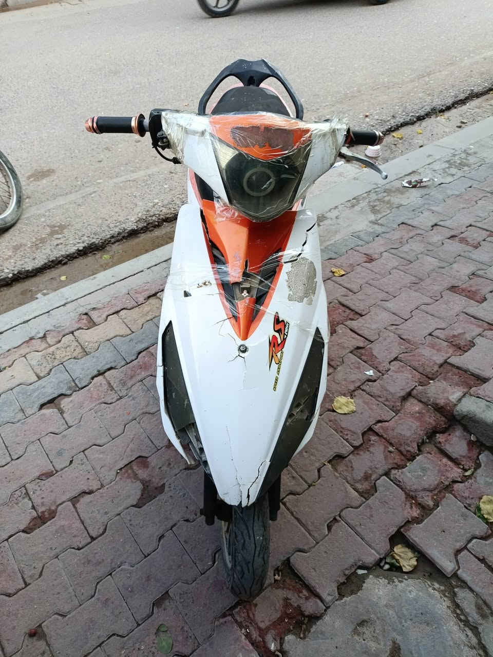 دراجه للبيع شغاله نظيفه بس الباتري مالها ما يشتغل السلف البقيه يشتغل كلها شغاله كهربائيات سعره 150قفل اوراق بيه
***********
