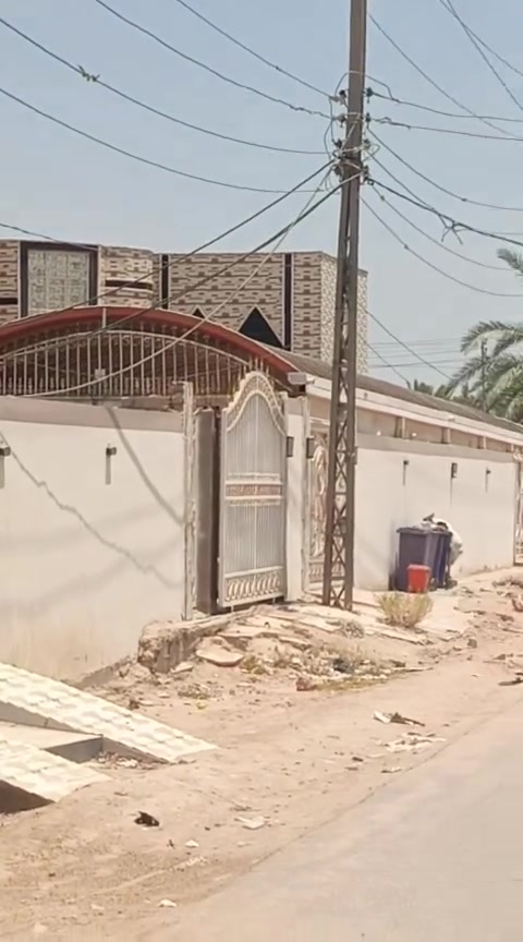دار للبيع الكوفه البراكيه قرب جامع ال شبل 
يبعد عن الشارع العام 25م
طابقين 
المساحه 500م
6غرف 
وصاله ومطبخ واستقبال وتخاريج داخليه وخارجيه
بناء طابوق سقف كونكريت
مساحه البناء 375
الحديقه 125
بي محل حلاقه 
شارعه أيضا تبليط
للاستفسار الاتصال على الارقام التاليه
***********
***********
