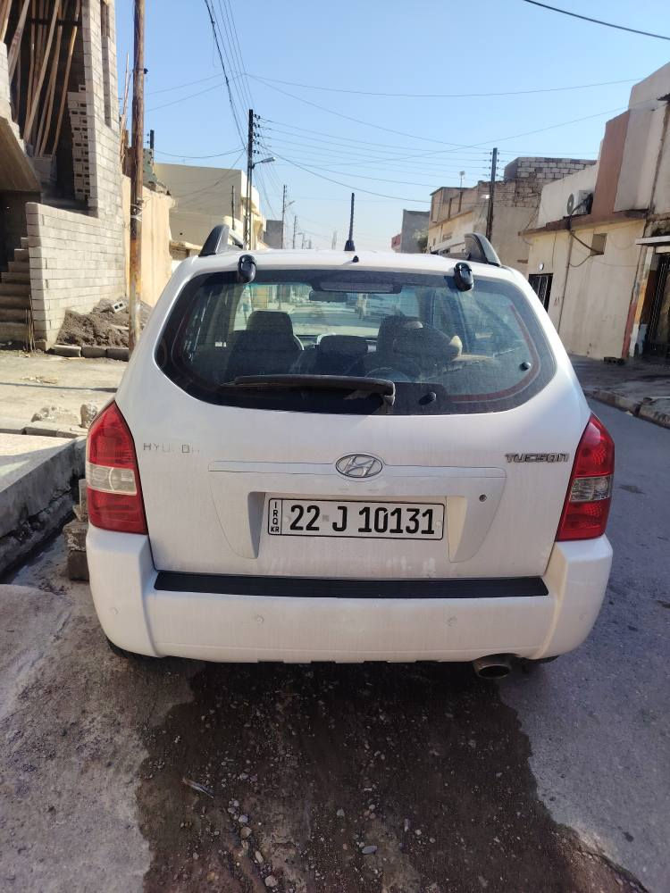 هيونداي توكسون
موديل 2008 
مكينه أربعة سلندر
رقم اربيل سنوية جديده تنفذ ٢٠٣٠
هزه وفحص نهاية الشهر الثاني ٢٠٢٦
صبغ بونيد بدون حادث بيها بارد اربع اصابع بحافة الجاملغ الأمامي يم لايت اليسار
السعر ١١٨ وبيها مجال
العنوان موصل الجانب الأيمن
للاستفسار 
*********** موصل, نينوى
