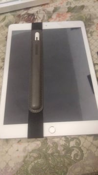 Ipad apple 8 ذاكرة 32 غني عن التعريف نضافة99% نسخة اليابان محتوياتو  ق...