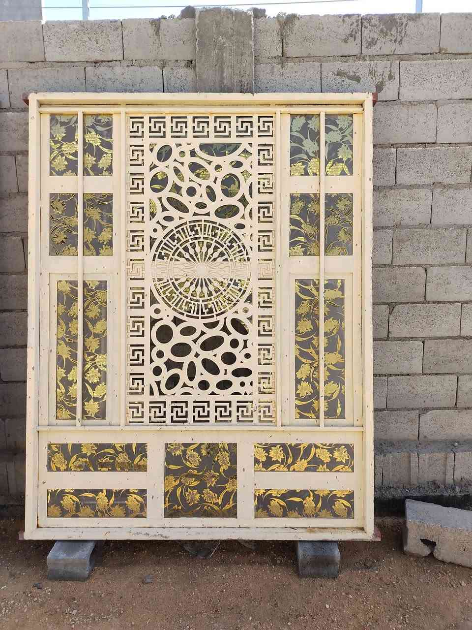 شباك عدد ٢ عرض ١٧٠.   ارتفاع  ٢٢٠ للبيع جنل حديد ٢مل حديد ٩س  سعر ٢٠٠الف  ***********
