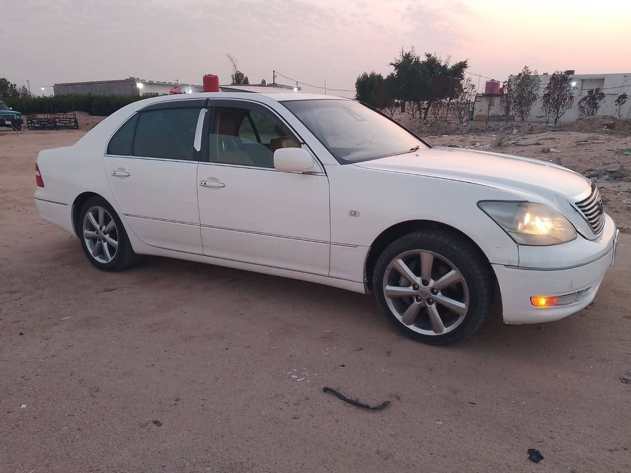 سلام عليكم لكزز موديل. 2003. سيارة وارد خليجي

كفاله من الظربة والصبغ رقم كركوك شرط تحويل 

مكينة ٨ سلندر. سيارة فول مواصفات فتحة تحكم ستيرن 

 كهربايات حدادة تخم تاير  تبريد تدفئة كل شغال 

سيارة جاهزة للخير العنوان البصرة خور الزبير

الاستفسار ***********. السعر 70 ورقة مع المجال
