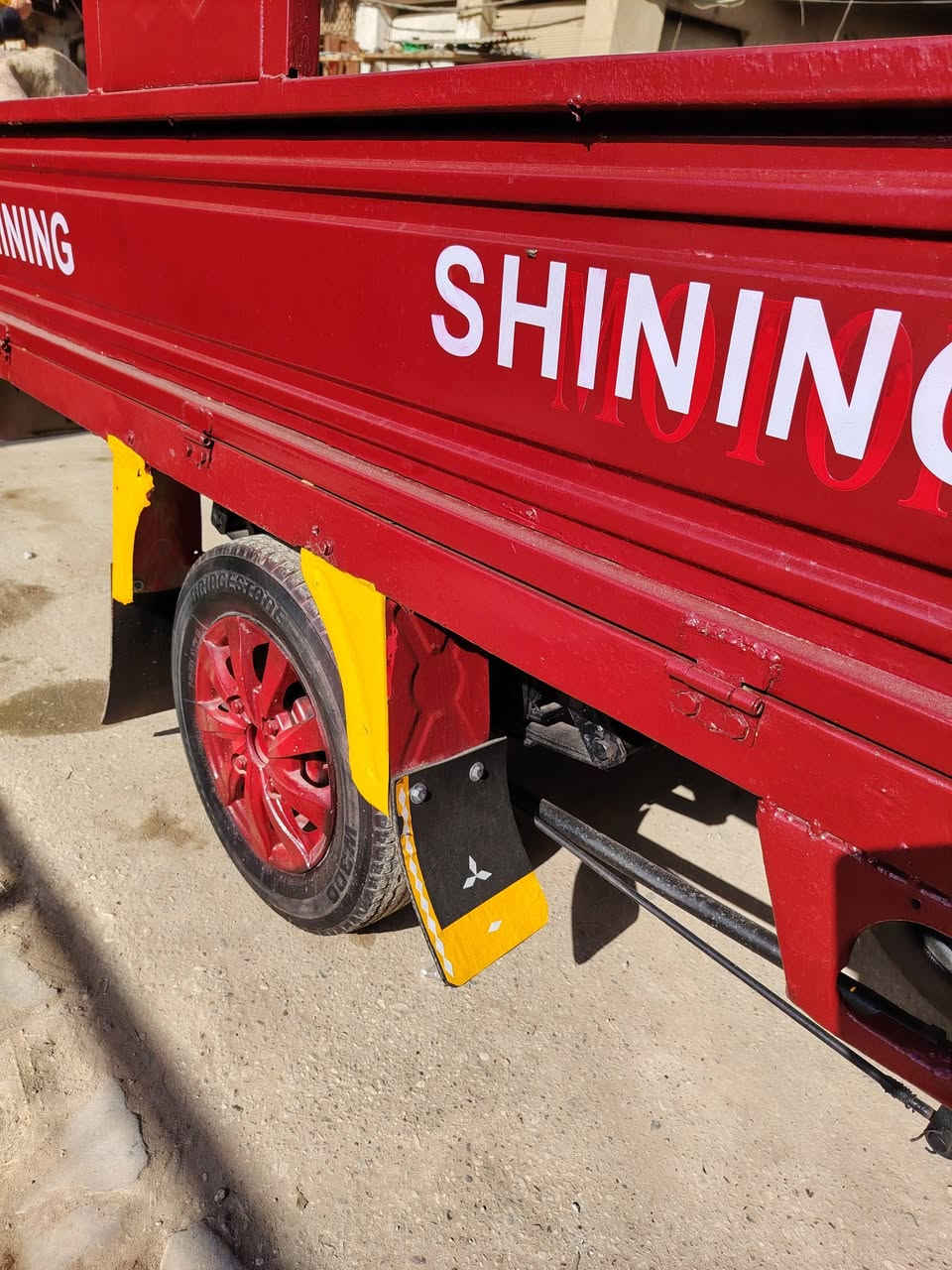 السلام عليكم ستوته صقر رقم ابيض ألماني مديل 2013 محرك بيها 22 تخم كهربائيات جدد تايرات جوبلس نكره سلف ربع معايزه الله شاهد مكانه ديوانيه وهذا رقمي ***********
