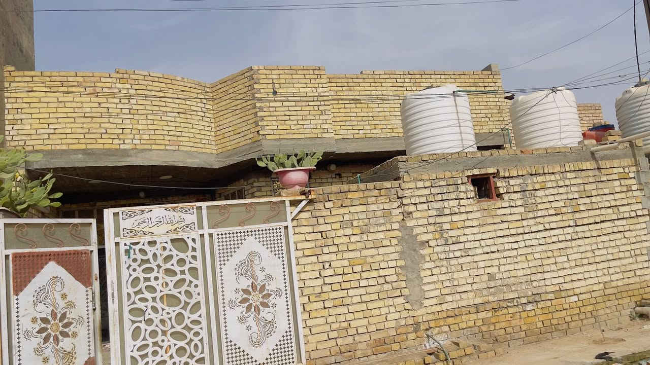 السلام عليكم بيت ميتين متر للبيع بيت نظيف متعوب عليه بناء طابوك سكف صب مسلح درجة اولوى خريطة تخبل الموقع مقابل الحي الصناعي القديم قرب مكتب أحمد الاسدي يبعد عن الشارع العاع اربع قطع مدرسة بنات وولد بالركن مالته قريب علا سوك الشمري البيت بيه ورقة مال بلدية النهروان بناء حاله حال الرسمي وجاري حايط عل الحايط رسمي الاتصال علا الرقم ***********
—
