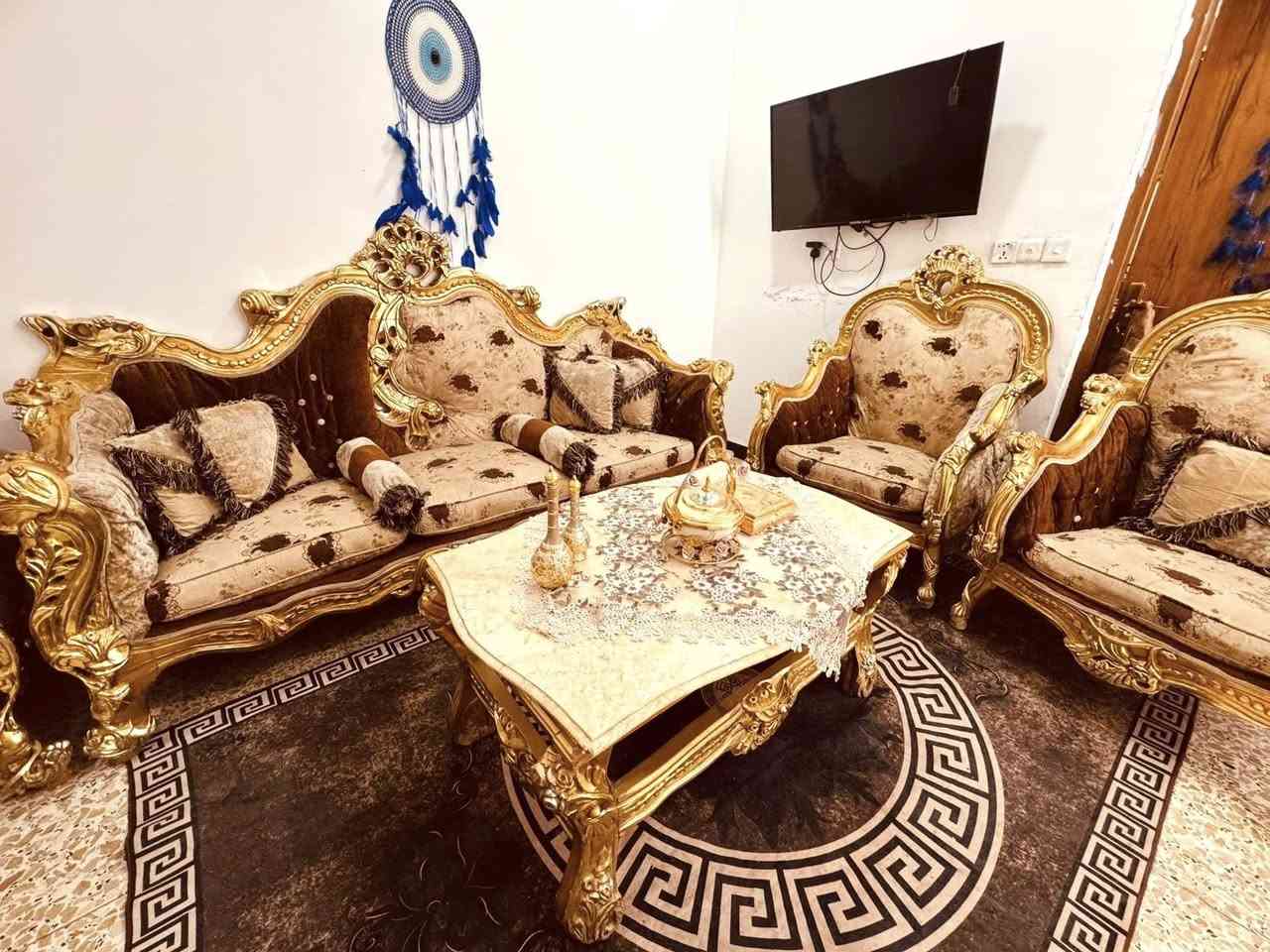 تخم زان مصري دمياطي 10 مقاعد 
مع طبله وسطيه مرمر 
مكانه الحريه 
للتواصل ***********
