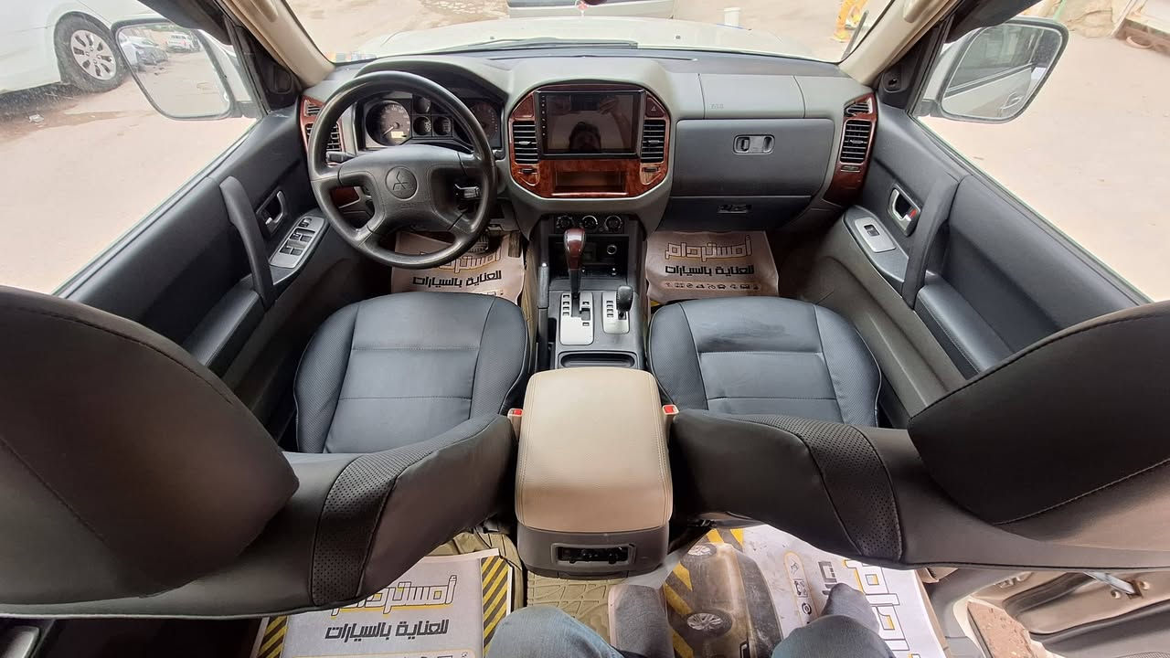 باجيرو 2005 مكفوله من الضربه والصبغ ماشيه 210
(السعر 99) مجال جدا بسيط ***********
مكينه 3000 بحاله ممتازه
كير ممتاز فور ويل شغال 
 تبريد 3 قطع غني عن التعرف تبريد هذه الموديل ❄️
كهربائيات خير من الله 
داخل جلد 
داخل صاج 
مري كهرباء 
7 راكب 
تحويل بسمنه احولك مباشر العنوان بغداد الجديده 
حداديه السياره خير من الله 
بس انطيك صدر امامي خلفي كله شركه اصلي 
مع مشط استيرن هديه مني لليشتريه  اوبلخير علياخذه
