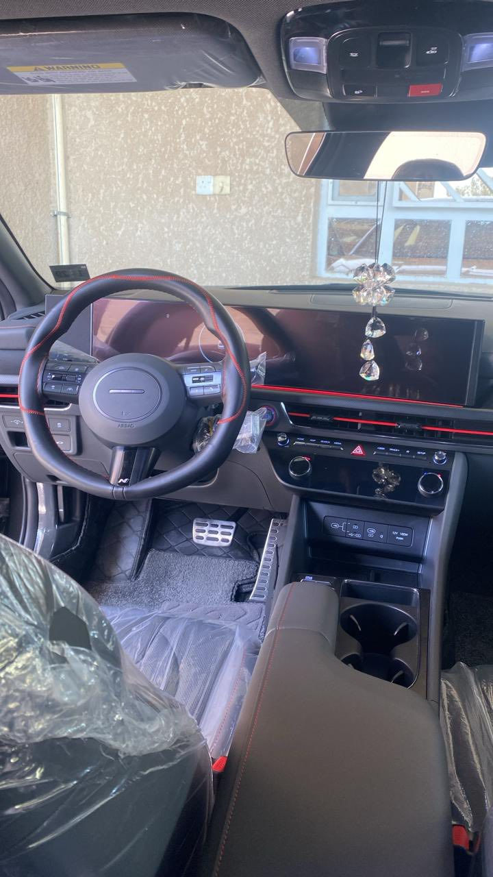 سوناتا للبيع 2024  شكل الجديد
مواصفات ان لاين  محرك 2.5 تيربو 
ماشيه6500مايل  بنوراما فول السياره 
ويل 19  السياره جديده زيرو 
ضربتها قبق صندوق فقط 
فقط بيها بارد ركن البك لايتات من الخلف 
مكفوله من الحار والصبغ 
قبق الصندوق مبدل بلادي مصبوغ
السعر 24000بيها مجال 
السياره مرقمه جديد بغداد 

مكان الغزاليه بغداد  ***********
