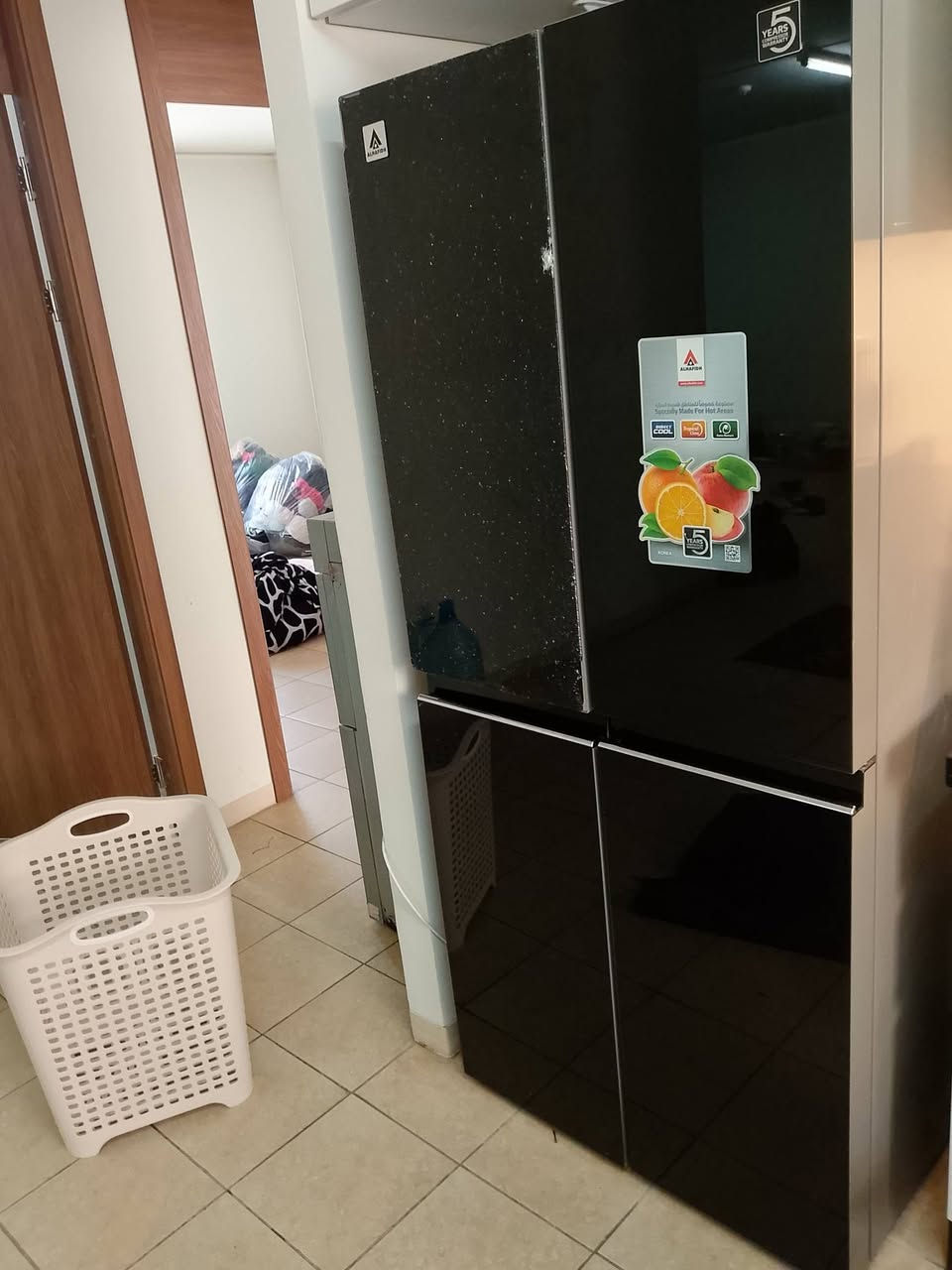 سلام عليكم غراض بيت البيع عماره B2 213  رقم *********** واتساب موجود
