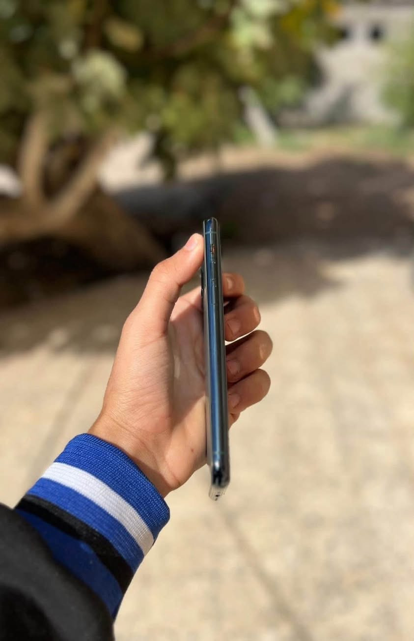 سلام عليكم 
11برو فقط 
ذاكرته 64
بطاريته 78
جهاز بلادي 
فيس إيدي شغال 
سعره 165قفله من الأخير مستعجل
مكاني سامراء 
***********
