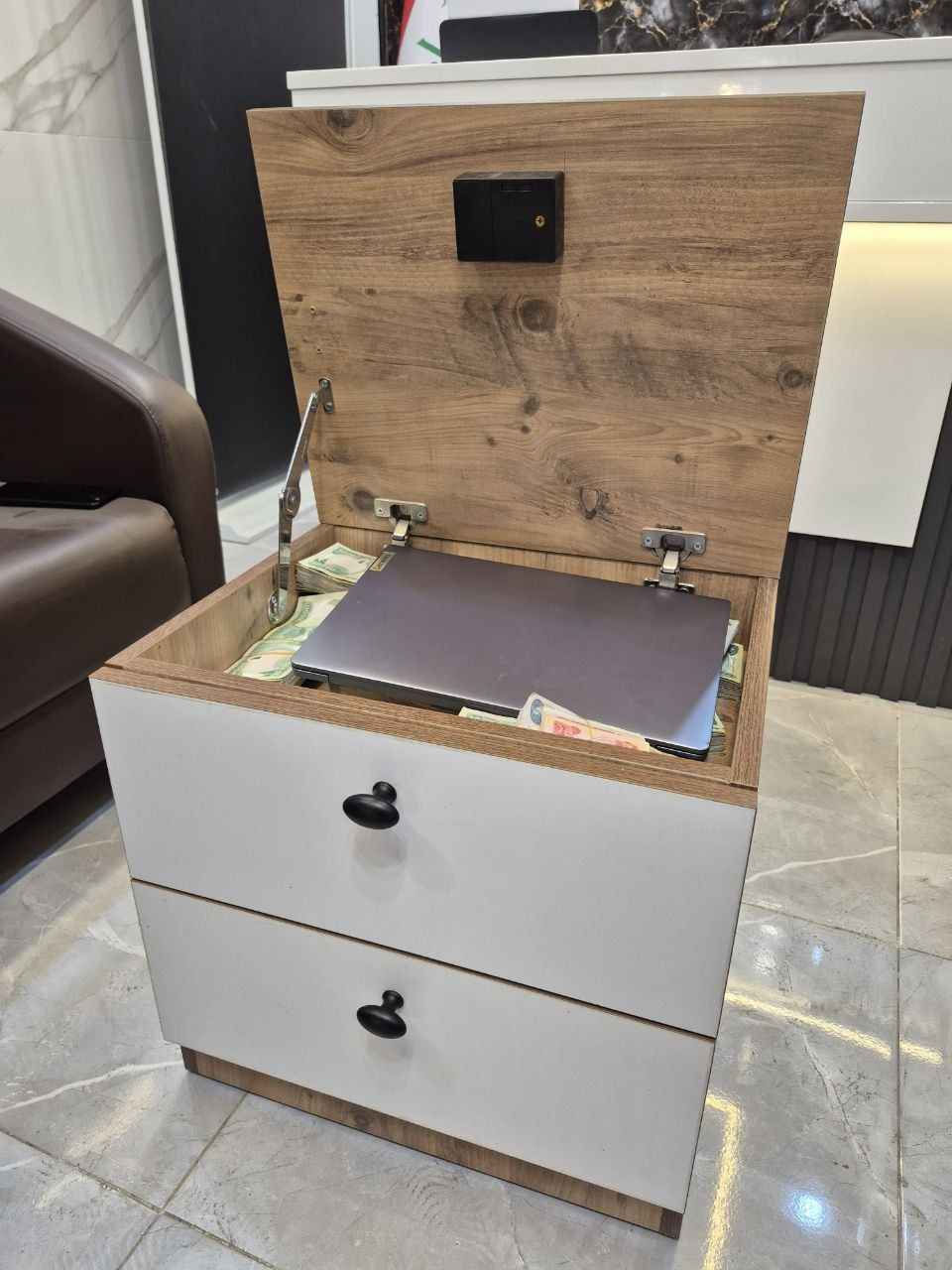 تفصيل عراقي
كومدي مجرات مع قاصه مخفيه .
مواصفات العمل :
1- خشب mdf ثقيل
2- ارتفاع ٥٠ عرض ٥٠ عمق ٤٠
3- سكك هادروليك ثقيل
بسعر100 الف

لحد يباوع على الفلوس😂 بغداد, العراق


**إذا كنت صاحب هذا الإعلان وتريد حذفه لأي سبب، رجاءا أرسل رسالة إلى الدعم الفني**