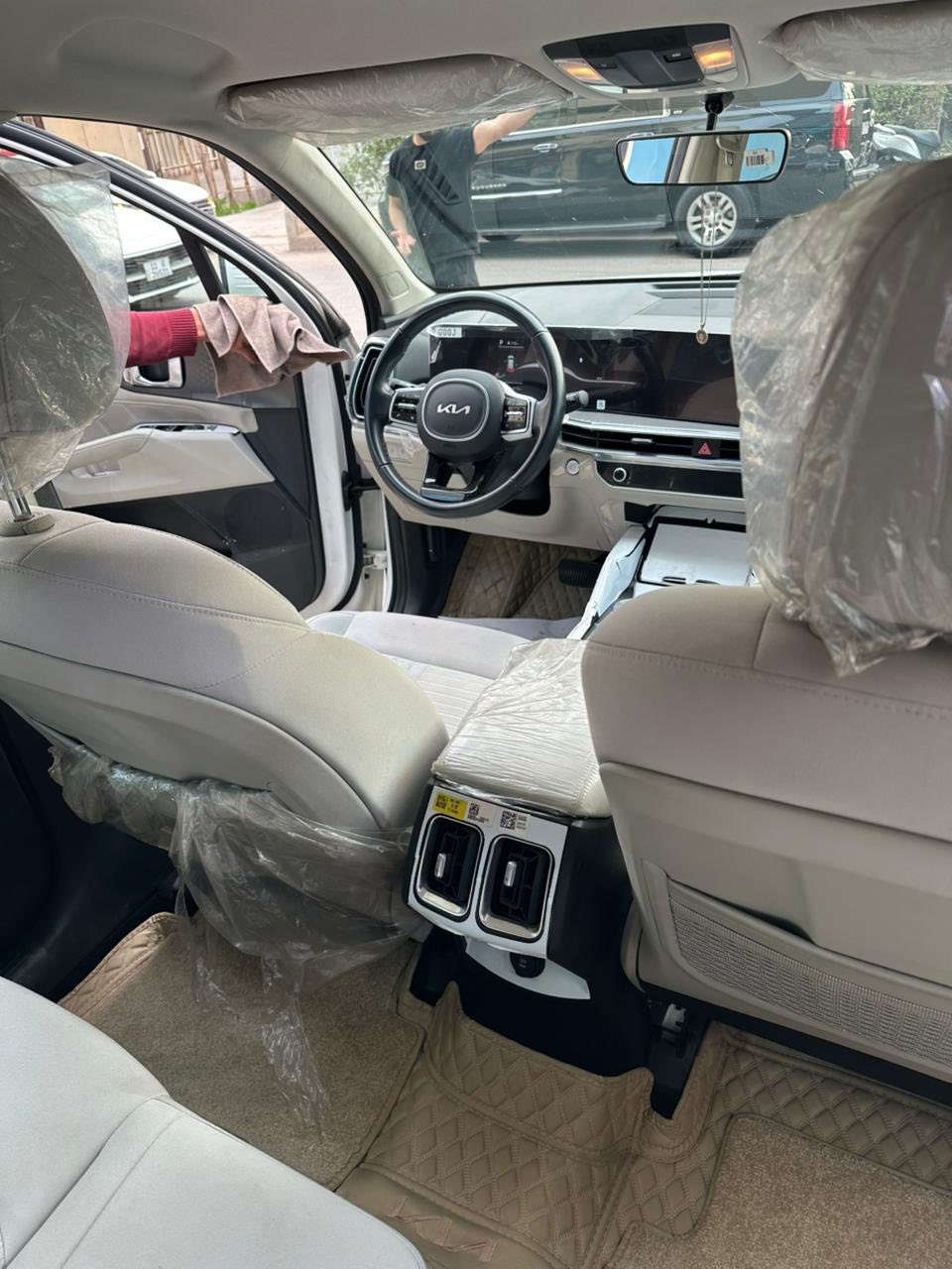 سلام عليكم

كيا سورنتو( 2025 )

ماشية ( 35 )الف كم فقط

رقم بغداد الجديد

مكينة ستة سلندر 

كفاله عامه من كلشي بارد او شخط او رصعه مكفووووله

المواصفات :- 

ويل 19

بصمة تشغيل وابواب وجنطة

كامرة خلفية

كشنات مخمل 

كشنات كهرباء 

كشنات الخلفيه قلاب كهرباء 

شاشة متصله

شفتات ستيرن 

تشغيل عن بعد 

حساسات 360 

ثلاث انظمة قياده 

شحن لاسلكي

منافذ تايبسي

بصمة عدد اثنين

بلوجكتر لد

مري شفط 

ترحيب 

لد مخفي متغير الاوان 

دمام بوس

سبعة راكب 

الخ من المواصفات المعروفة …..

السعر 315 وبيه مجال 

للاستفسار والتواصل 

***********

***********
