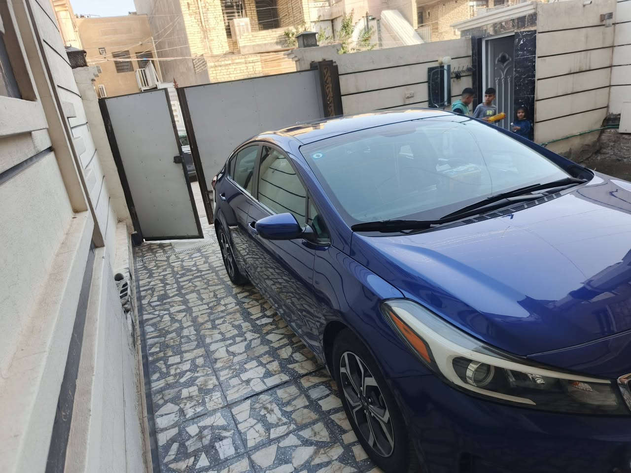 السلام عليكم
سياره للبيع فورتي موديل 2018 محرك دوش 2000
كير ال تي مرغوب السياره كلين بدون حادث 
بارد في جاملغق اليمن ماشيه 117 ميل 
السعر 138 ورقه وبيه مجال بسيط 
العنوان بغداد جديدة النعريه 
الرقم الهاتف ***********
يتواجد واتساب
