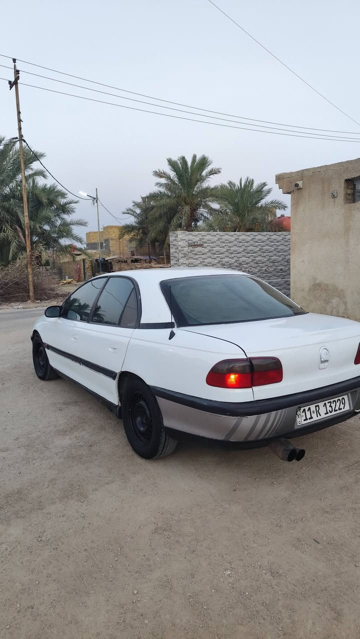 السلام عليكم
اوبل اوميكا بزون 95 رقم بغداد الانكليزي سنويه لل 28  محرك vvti 2500 كير اوتو حداديه تخم تاير كهربائيات لايتات زنون مكان السياره السماوه قضاء الخضر 
السعر 45 وبيها مجال 
رقم المبايل ***********
