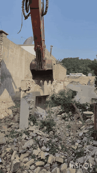 السلام عليكم
مُستعدون لتفليش الدور والبيوت القديمة وتسليم أرضة جاهزة للبناء 
للتواصل:***********
