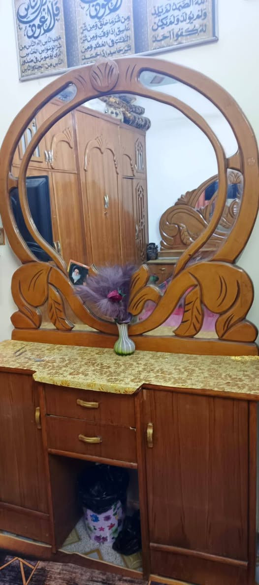 غرفة اخشاب مستعمله نظيفه سعرها 500 الف وبيها مجال الي شراي يراسلني على هذا رقمي وتساب او يخابرني ويدلل ‏‪***********‬‏
