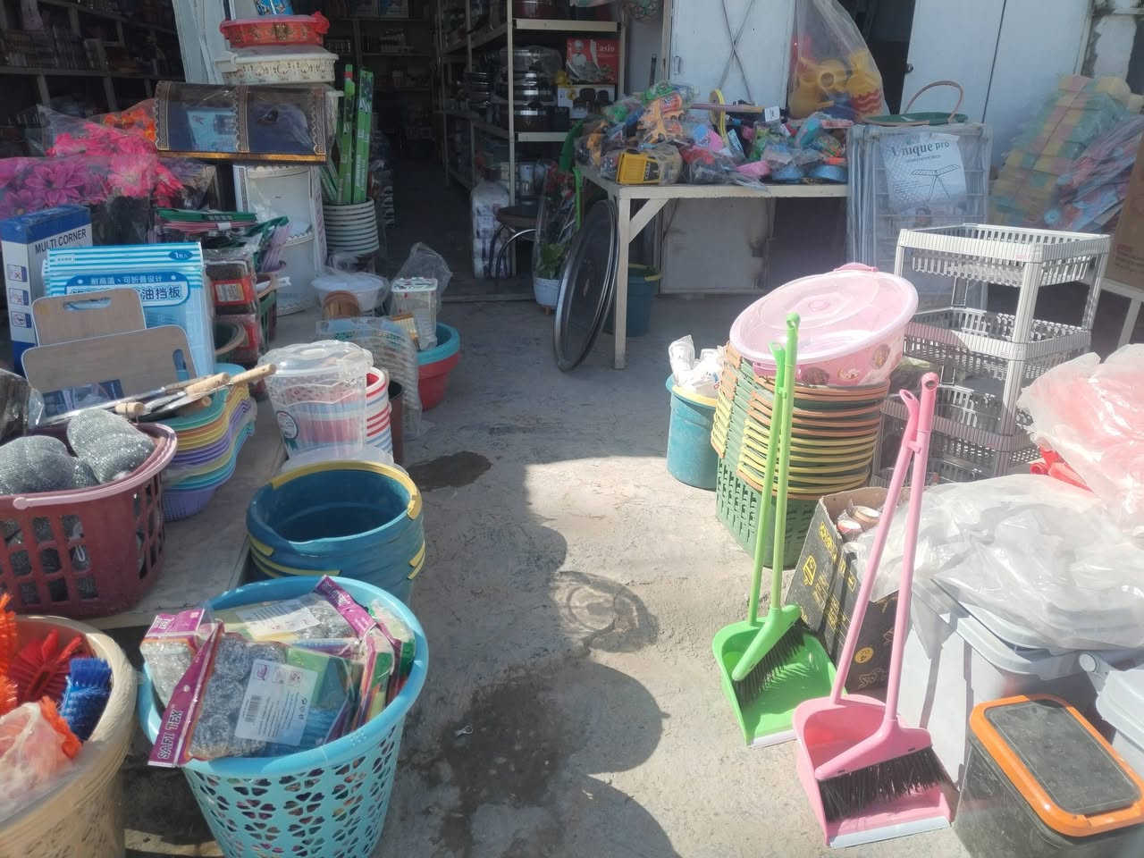 السلام عليكم بضاعة جديدة كلشي تريدو متوفر
في سوق ال٤٠٠٠ قرب اسواق حازم العبودي مقابيل علوة الذهيباوي للتواصل خاص او واتساب ***********
يوجد خدمة
