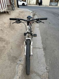 بايسكل امريكي نضيف للبيع 300الف وبي مجال تفاصيل زياده خاص بايسكل المني...