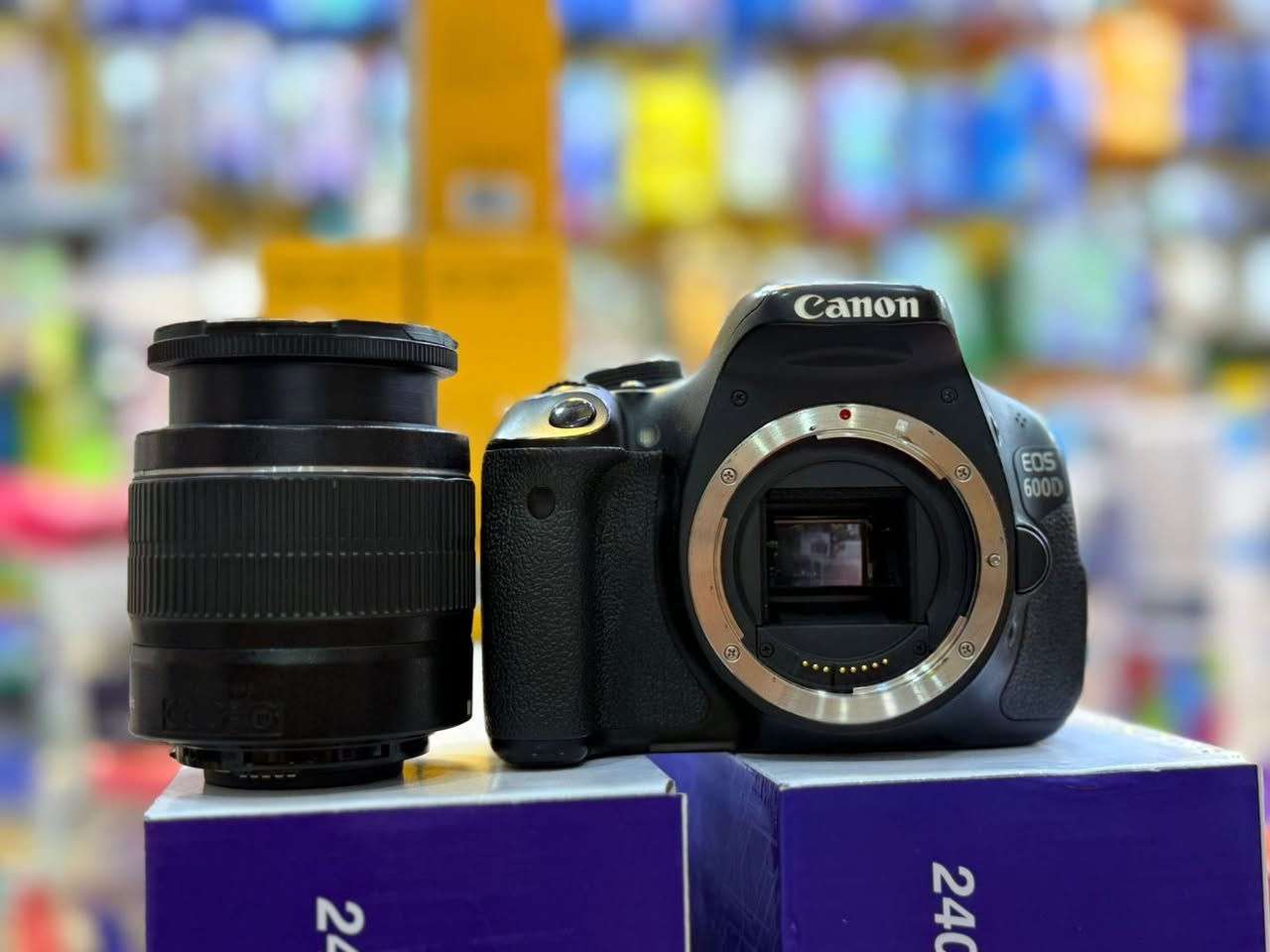 للبيع كاميرا تصوير احترافية Canon D600
• الحالة: نظيفة وشغالة 100%
• الاستخدام: خفيف ومعتني بيها
• المواصفات:

كاميرا Canon D600

عدسة أساسية 18-55mm

(مثالية للتصوير البعيد واللقطات القوية)

بطارية وشاحن أصلي

ميموري كارد

العنوان: ذي قار/ قلعه سكر/ الشارع الرئيسي/ مقابل المقهى الرياضي

للتواصل:***********
للتواصل:***********

💙💙💙💙💙💙💙💙💙💙
