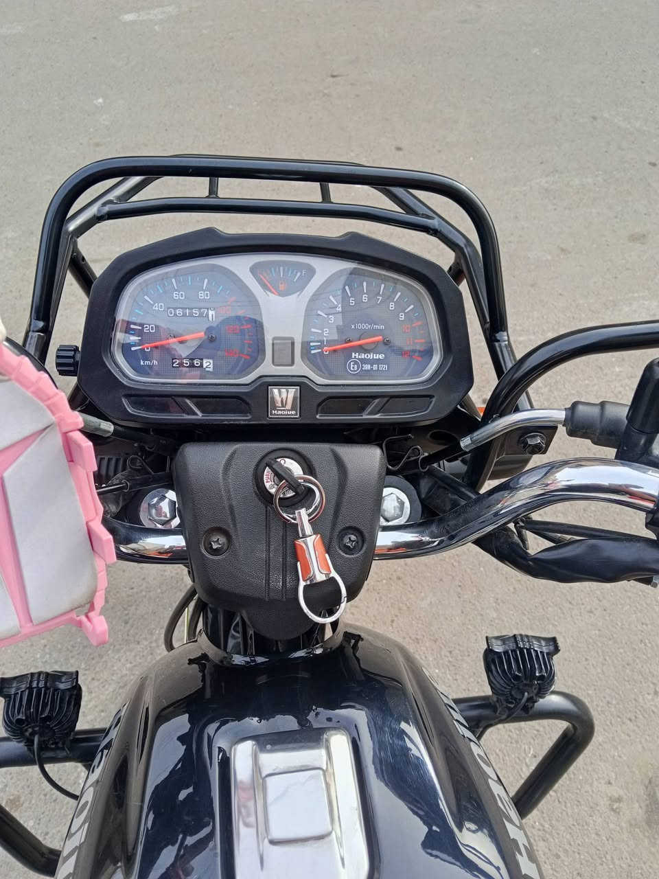 دراجه هاوجي جبلي مستخدمه شهرين مكينه 150 سعر مليونين500 وبيه مجال مكاني حي العامل شراي يتصل ع هاذ رقم***********
