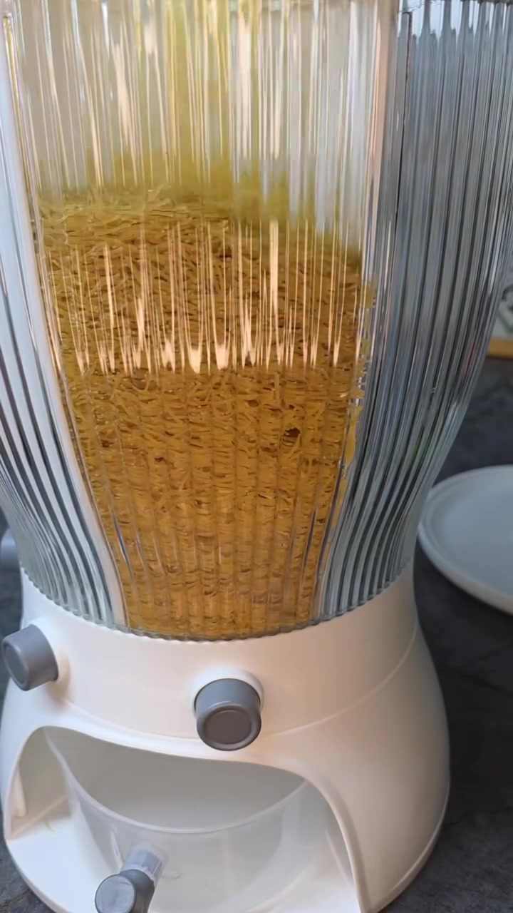 🍚 رتّبي مطبخج بطريقة عملية وأنيقة!
حافظة البقوليات الدائرية تمنحك تخزين مرتب وسحب سهل للحبوب والبقوليات 👌
🌾 مناسبة للرز، العدس، الحمص، الفاصوليا والمكسرات
📦 سعة كبيرة مع تصميم دائري عصري
🔍 هيكل شفاف لرؤية المحتويات بسهولة
🛡️ غطاء محكم يحافظ على الحبوب من الرطوبة والغبار
⚡ نظام توزيع سفلي بزر ضغط لسحب الكمية المطلوبة بسرعة
🥣 وعاء سفلي قابل للإزالة لسهولة الاستخدام
💪 خامة بلاستيكية متينة وعملية للاستخدام اليومي
🏠 مثالية لتنظيم المطبخ وتوفير المساحة بشكل مرتب
💰 السعر: 30 ألف
#العراق
#تنظيم
#مطبخ
#بقوليات
#تسوق


**إذا كنت صاحب هذا الإعلان وتريد حذفه لأي سبب، رجاءا أرسل رسالة إلى الدعم الفني**