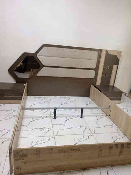 السلام عليكم غرفه نوم  5قطع عيبه فقط المرايه ميز تواليت مكسوره ولكنتور السجه الجوه ماكو سعر ١٥٠وبيه مجال مكاني كركوك حي النداء ***********
