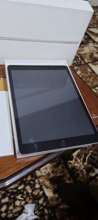 ايباد 9 ذاكره 64GB  جديد الجهاز كدامكم اخذته ب 430 قبل فتره واريد ابيع...