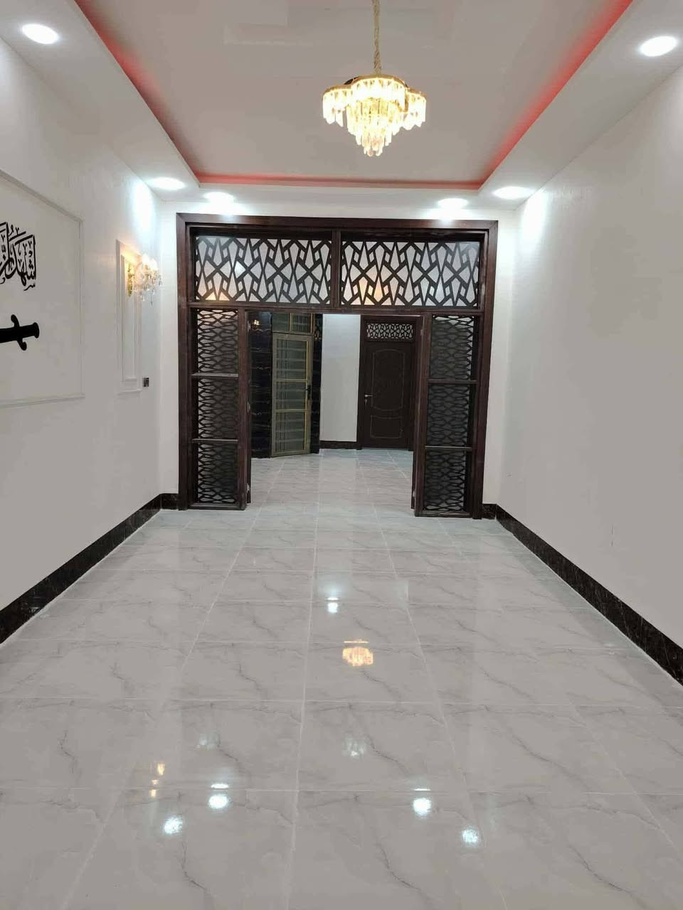 #بيت_150متر_***********
#مكتب_التساهل_للعقار
#بيت_طابو_زراعي_سند25
السعر55 مليون وبي مجال مجمع جاهز للسكن بشارع المطحنه عرض  الشارع 17 متر الخدمات كلها متوفره
بناء حديث
غير مسكون
بناء ممتاز جدا 

 عنوان لبيت النجف 
#مقابل__قرية_الغدير_مباشر 
#يحتوي #لبيت_على+_2غرفه+صاله +ستغبال +مطبخ +صحيات بلداخل +وصحيات بلخارج 
***********وتساب
