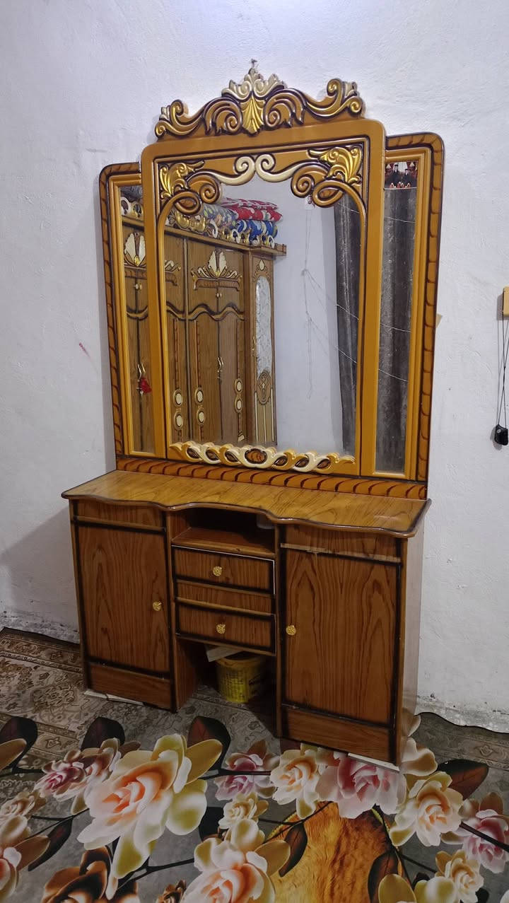 لام عليكم غرفه للبيع السعر خاص نظيفه جديده ***********
