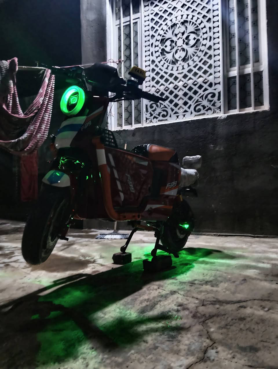 سلام عليكم دراجة شحن F900
مديل 2026بعدهي بحالت الوكاله 
كهربائيات كلها شقاله مانقصها شي
بطاريات 32امبير وملف 2000
شاشه كارفن فايبر ملف هايدروليك 
ودبلات هايد روليك سعر (575)وبيها 
مجال العنوان البصر الزبير ه‍ ***********
