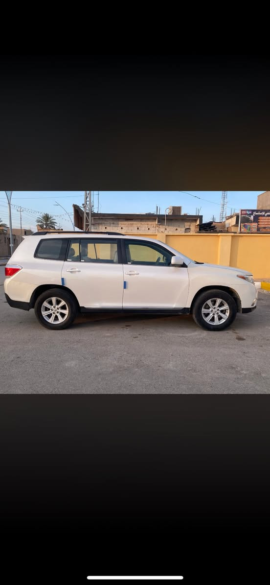 بسم الله الرحمن الرحيم 
هايلندر 2011  
رقم بغداد 
V6 3500
تو ويل 
ماشية 147 ميل 
ابيض صدفي 
محرك كير بلاد   لارواجز لاتنقيص و مامفتوح 
سيرفس بشركة المبدع وكيل تويوتا بالفلوجة يعني تبديل الدهن  والصيانة كله عدهم والوصولات عندي دهن الكير مبدل ايضا 
غرفته نظيفة مثل موضح بالصور
لايت زنون اصفر ناصي عالي 
السيارة مال جناي يعني مامخلي بيه اي نقص 
فتحة سقف كشن كهرباء  شاشة تدفئة كشنات تبريد ثلاث قطع السيارة ما تحتاج اي شي لا صدر لابريك وطخم تايرات جديد 
السيارة مبدل جاملغ جهة الراكب والبنيد مصبوغ  فقط مابيه دواخل 
السعر 197 
مكان الانبار القائم او الفلوجة
0782 135 76 99
