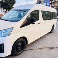 هايسه للبيع اومراوس بسياره حديثه موديل ٢٠٢٥ نص فول ماشيه٣٠٠٠ كير اوتما...