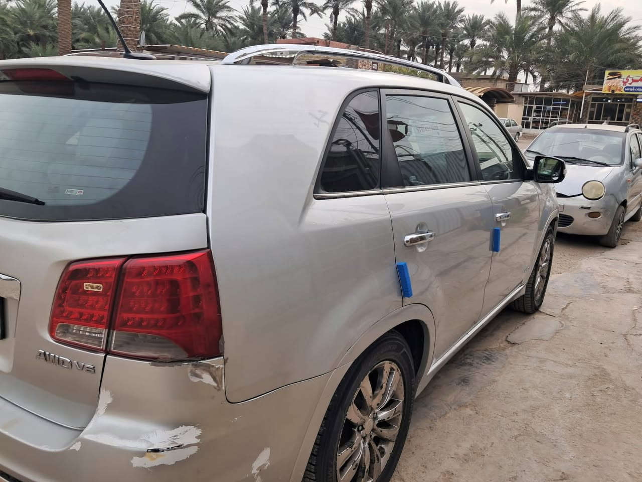 السلام عليكم للبيع كيا سورنتو موديل 2013فول مواصفات وارد امريكي مكينه 6سلندر رقم بغداد جديد سنويه جديده بأسمي تخم تاير جديد بيها صبغ بنيد صور الحادث مرفقه بلمنشور مكان السياره بغداد شهداء البياع ***********0
