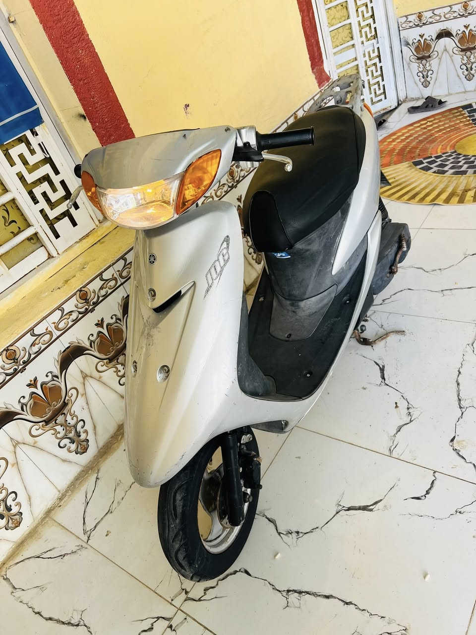 سلام عليكم من رخصت المدير  عصفوري رصاصي زوج تاير بريك امامي خلفي صطاب شغال ويه البريك همين اشاير لايت عالي ناصي قفال اكسن وسكان وصندوك مفتوحه بوشه فقط ناعمه ومشيه خير من الله جاهزه السعر 500 العنوان القرنه ***********
