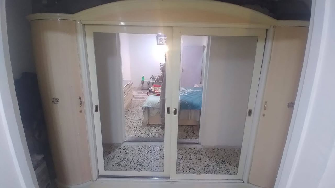 السلام عليكم كاونتر تزكام مترين ونص مع سنك متر ونص يختلف لونه عن الكاونتر
غرفة كويتي ثقيل 5 قطع كنتور ثنين باب واثنين سلايت الداخل بوري تعلاكه ملابس وثنين باب رفوف وجرار خزنه داخليه العنوان البصرة الموفقيه شقق الفرنسية قرب شارع بغداد التواصل وتساب ***********
