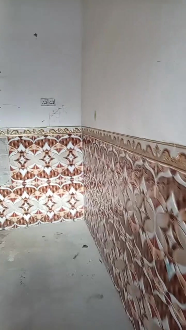 بيت للايجار حاوي العباس منطقه حي الصدرين مساحه 130متر استفسار *********** واتساب
