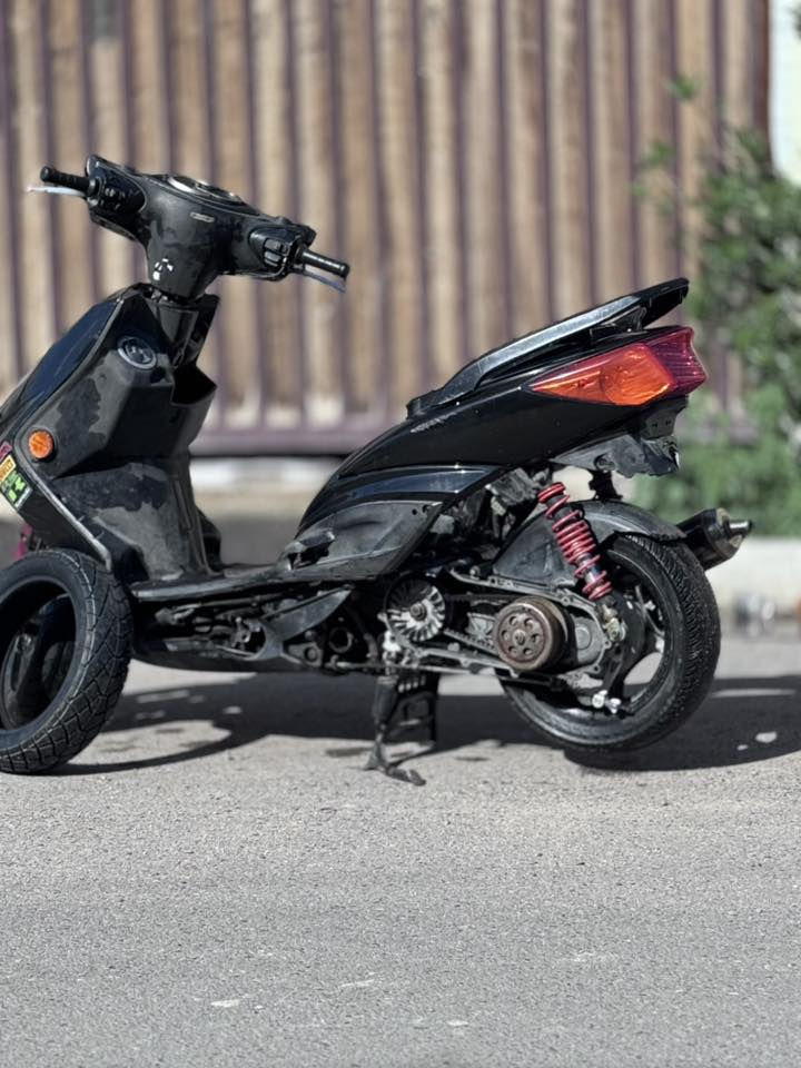 سلام عليكم شباب 
دراجه :سكنس فحل طلاعات كولد نوزل 
دراجه خير من الله دراجه شغاله مكينه وكهربائيت مكينه كفاله عامه من التنقيص والتبخير 
بيه نواقص 
1ترايش زوج 
2تايره الخلفي طاك انطيك واحد وياه جديد 
3راس ابلك 
4براغي صالنصه 
التزويد 
1صدر امامي Dyكرزي 
2جاملغ اماي رياضي اصلي 
3سلف رياضي 
4صالنصه رياضي 
مكاني بغداد شارع فلسطين 
الستفسار :*********** :ممتواجد خاص خابر وتدلل 
السعر 💸💵:700الف وبيه جال للشراي
