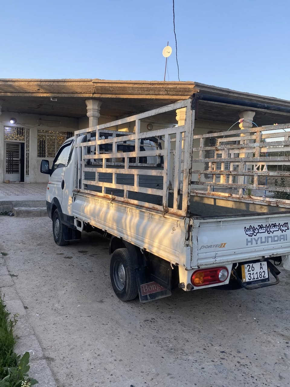 السلام عليكم بورتر البيع 2012 ‏سيارة نظيفة مال جناي  ‭***********
