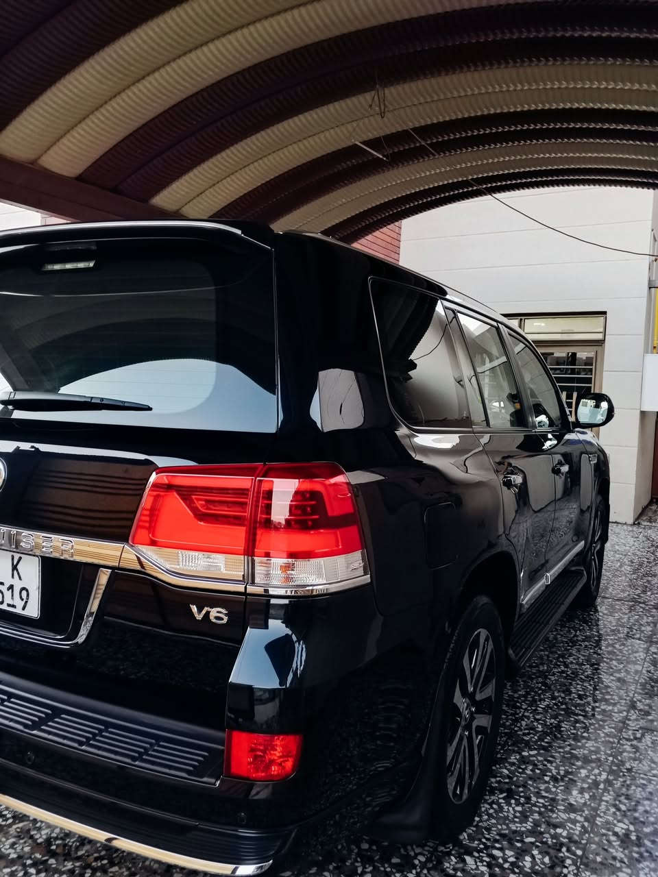 سلام عليكم للبيع 
لاندكروز لون اسود موديل 2019 بريم فوول مواصفات 

رقم بغداد انكليزي سنوية بسمي لحد 2030 هزه جديدة 

مكفولة كفاله عامة كفاله من صبغ ولبارد ورصعة وشخط وتكحيل سيارة حيل جديدة بعدها بلكارتون وبعد احلة من صور ماشية 66 ألف سبير منازل وكل أغراضها موجودة وياه 

موصفات بريم فوول مواصفات 
محرك 6 سلندر 4000 
فتحة سقف 
خمس بصمات تشغيل عن بعد 
جنه كهرباء شفط باب ربع شفط 
٨ ايرباك ؟؟ 
كيجات لكزز+ اشاير ترحيب لكزز 
شاشه جبيرة+ دفدي بلقمارة 
حساس أمامي خلفي جانبي+ رادار 
كشنات جلد كشنات كهرباء ٣ وضعيات كهرباء 
وبعد بيها هواية مواصفات ماذاكرهن 

مكاني بغداد الكرخ الي عندة ستفسار يتصل 👇
*********** بشار العبيدي 

*********** بشار العبيدي
